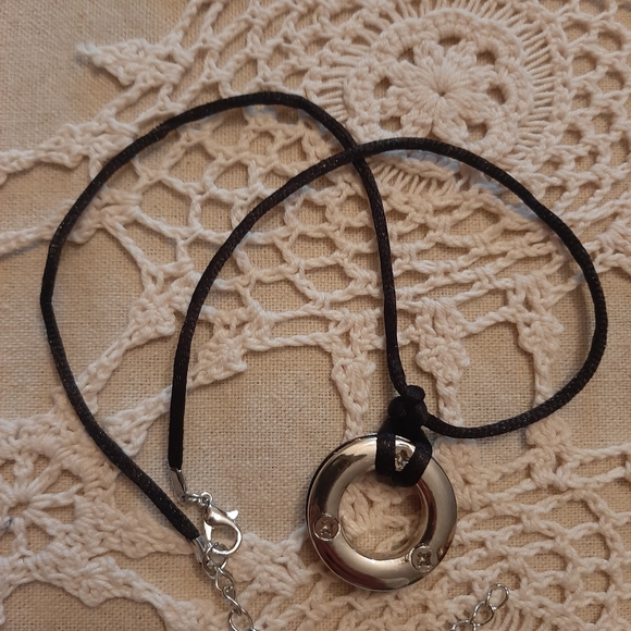 Steve Madden Rodelle Necklace - Picture 2 of 4